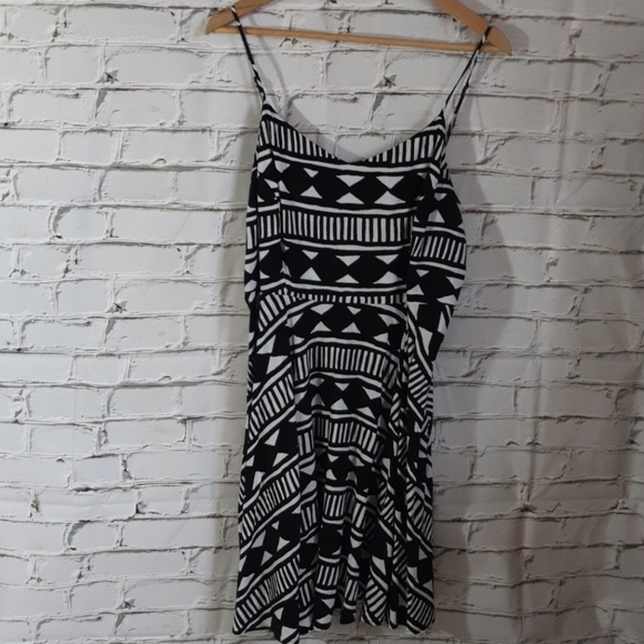 Old Navy Dresses & Skirts - Geometric Summer Dress